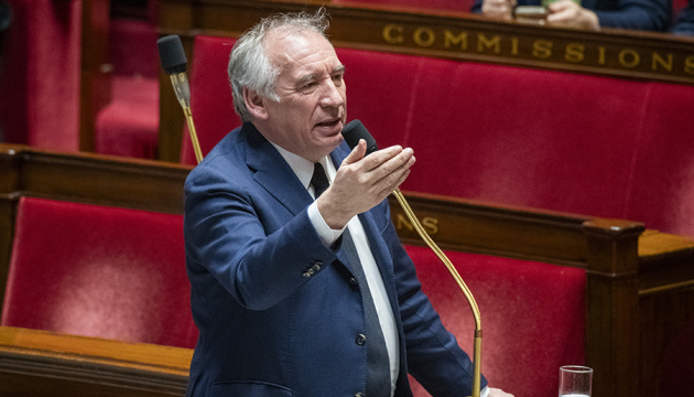 Політичний хаос у Парижі: що означає криза для України?