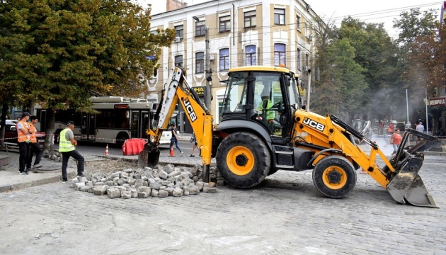 У Кропивницькому безбар'єрний маршрут облаштували вже на 40%