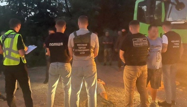 На Одещині затримали двох іноземців при спробі переправити за $48 тисяч трьох чоловіків у Молдову