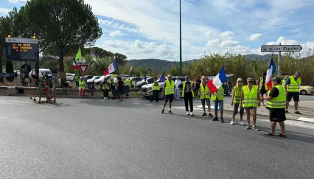 У Франції триває день всенародного протесту та страйку «Блокуймо все»