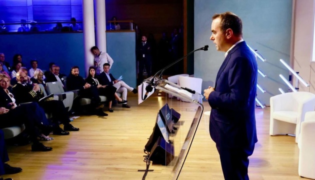 Прем'єр Франції погодився призупинити пенсійну реформу