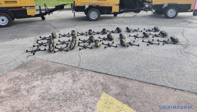 МЗС передало 21-й бригаді два десятки дронів на оптоволокні та генератори для лікарень