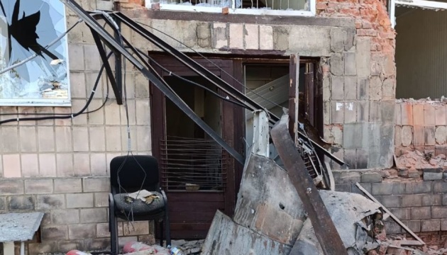 У Чернігові внаслідок обстрілу РФ пошкоджений один з навчальних закладів