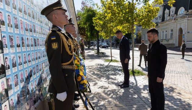 Зеленський і Стубб вшанували пам'ять загиблих захисників і захисниць України