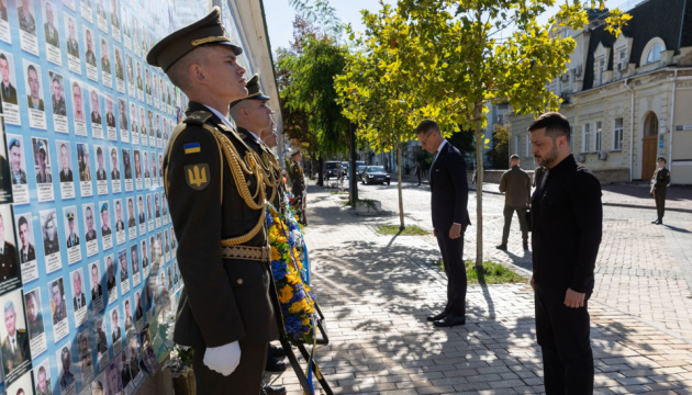Selenskyj und Stubb gedenken gefallener Verteidiger der Ukraine