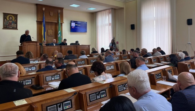 У Чернівцях на сесії хочуть звільнити голову обласної ради