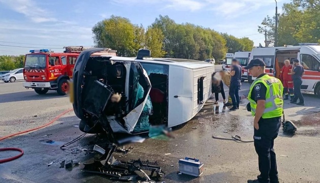 На Житомирщині зіткнулися маршрутка та кросовер - один загиблий, четверо травмованих