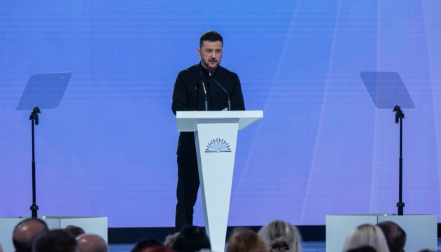 Не підручниками єдиними: Зеленський заявляє про створення тисяч годин контенту на альтернативу російському