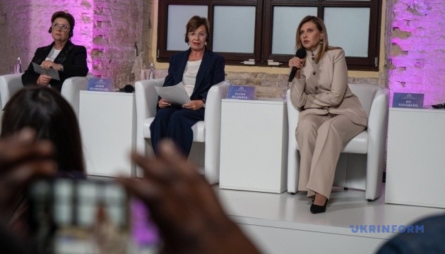 Від дитсадків до вишів: учасники Саміту перших леді та джентльменів відвідали українські заклади освіти