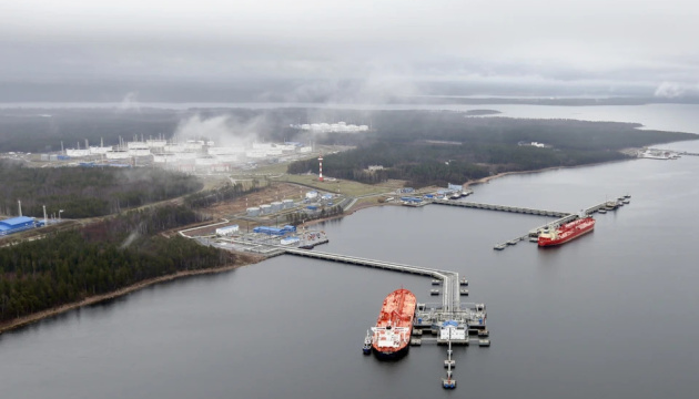 Un navire prend feu dans le port pétrolier russe de Primorsk suite à une attaque de drone