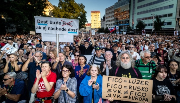 У Словаччині тисячі людей знову зібралися на протест проти проросійської політики Фіцо