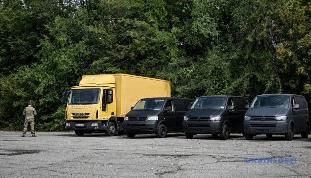 Бригади на Запорізькому напрямку отримали 13 нових автівок