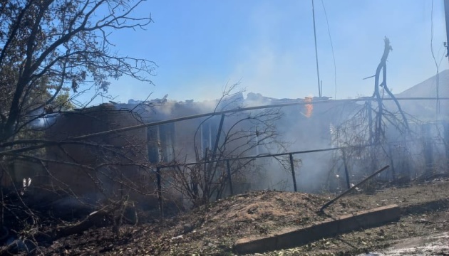 Росіяни вдарили по Боровій на Харківщині: постраждала жінка, під завалами можуть бути ще двоє людей