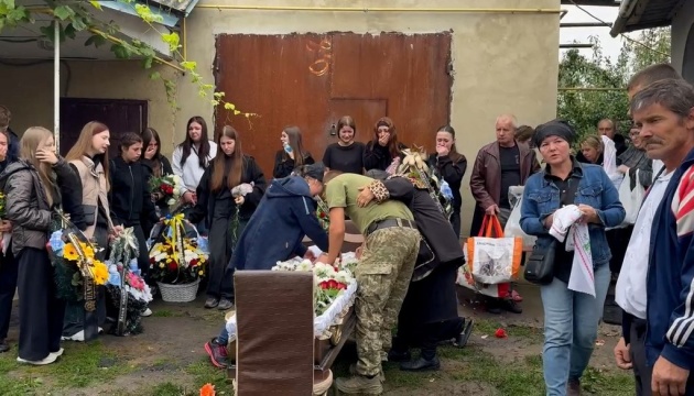 На Вінниччині прощаються із вбитими підлітками Владом Бевзом і Миколою Біликом