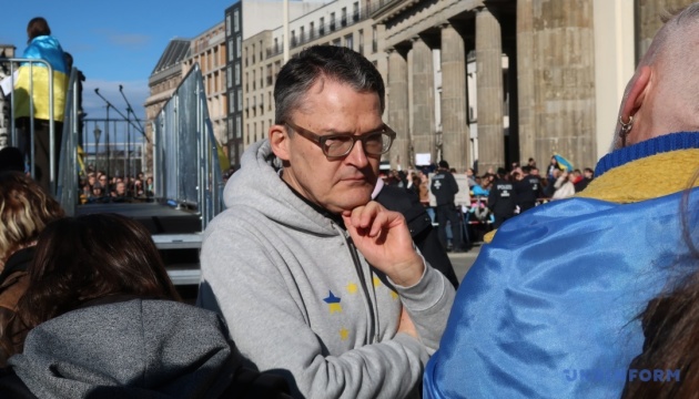 Німеччина може надавати більше допомоги Україні - депутат Бундестагу