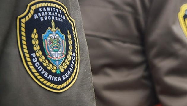 Білоруські силовики відібрали паспорти у звільнених політв'язнів