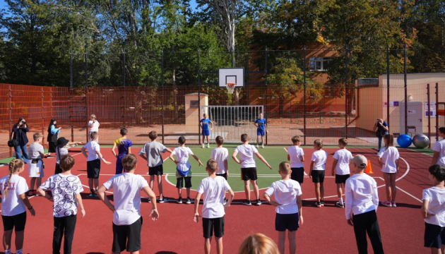 У Запоріжжі біля підземних шкіл відкрили два нові спортмайданчики