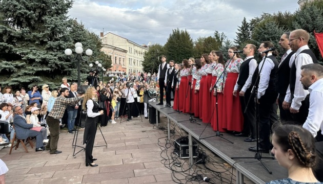 У Чернівцях концертом відзначили 55-річчя пісні «Червона рута»