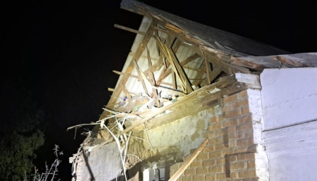 Ворог вночі обстріляв Нікополь і Покровську громаду, поранена жінка