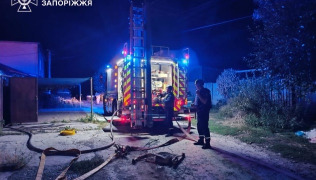 In Saporischschja bei nächtlichem Angriff zehn Mehrfamilienhäuser und zwölf Privathäuser beschädigt