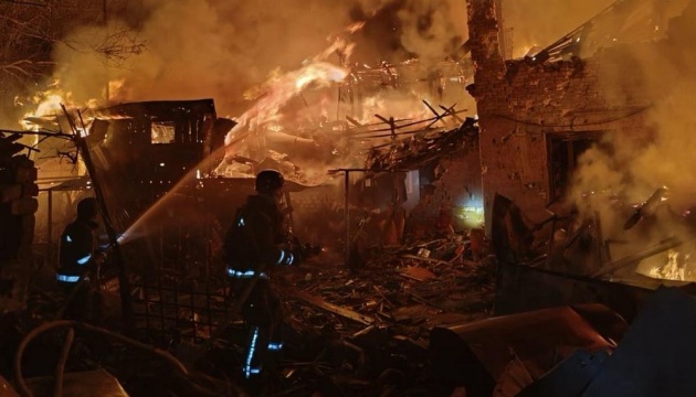 У Запоріжжі внаслідок нічної атаки РФ пошкоджені 10 багатоквартирних та 12 приватних будинків