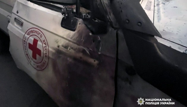 Росіяни атакували з безпілотника автомобіль гуманітарної організації, двоє постраждалих