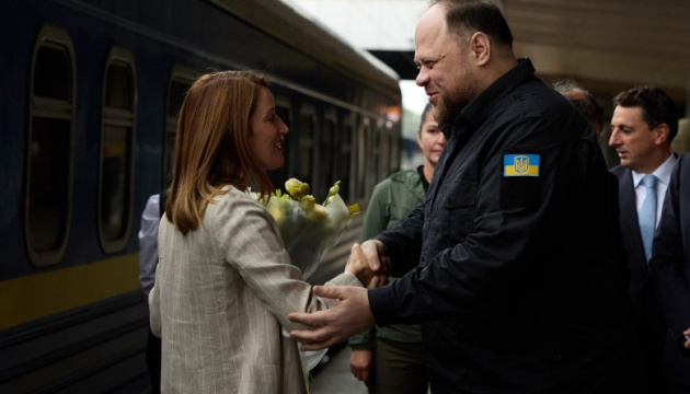 Przewodnicząca Parlamentu Europejskiego Metsola przybywa do Kijowa
Przewodnicząca Parlamentu Europejskiego Metsola przybywa do Kijowa