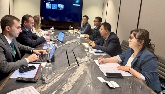 Україна купує у Кореї 20 швидкісних електропоїздів - Кулеба провів зустрічі в Сеулі