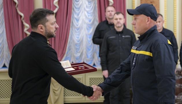 Зеленський вручив нагороди рятувальникам