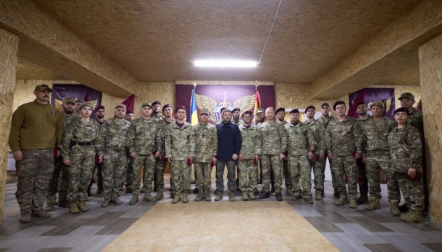 Зеленський на Донеччині зустрівся з воїнами-учасниками Добропільської контрнаступальної операції
