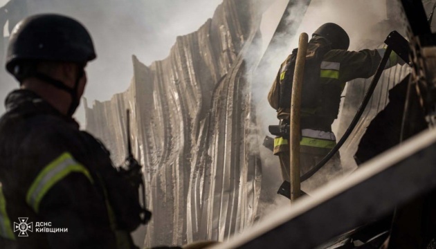 Рятувальники ліквідували наслідки російської атаки у Бориспільському районі