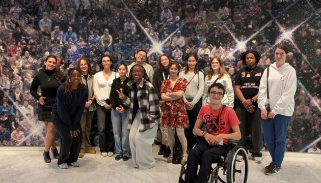 Український культурний центр в Парижі показав оновлену залу пошани Алена Делона