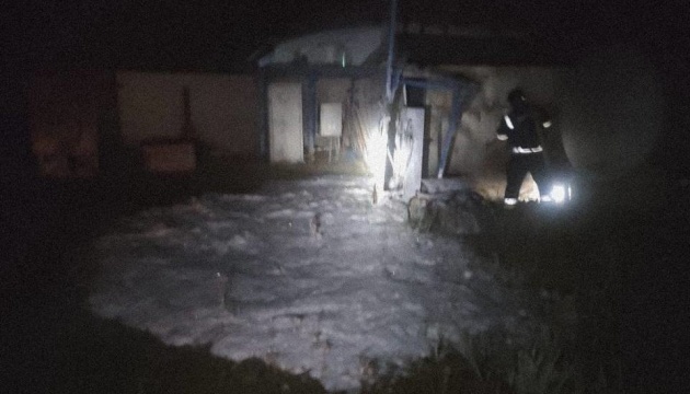 Росіяни атакували підприємство на Чернігівщині, зайнялася пожежа