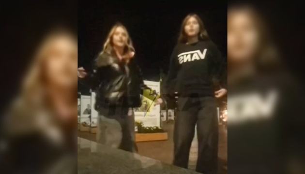 Танцювали під російську музику на Алеї Героїв у Чернігові: поліція розпочала перевірку