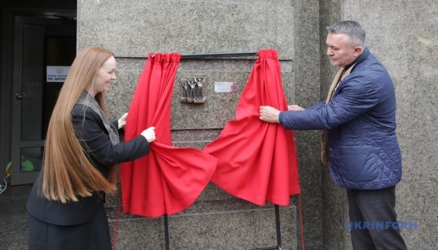 Проєкт «Шукай!»: у столиці відкрили мініскульптуру, присвячену енергетикам