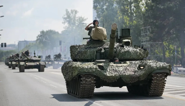 У Сербії пройшов масштабний військовий парад