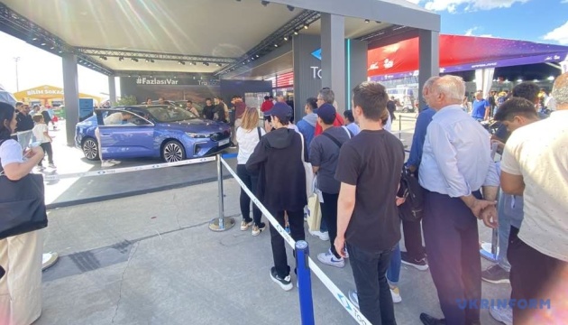 На технофестивалі у Стамбулі представили нову модель турецького електрокара