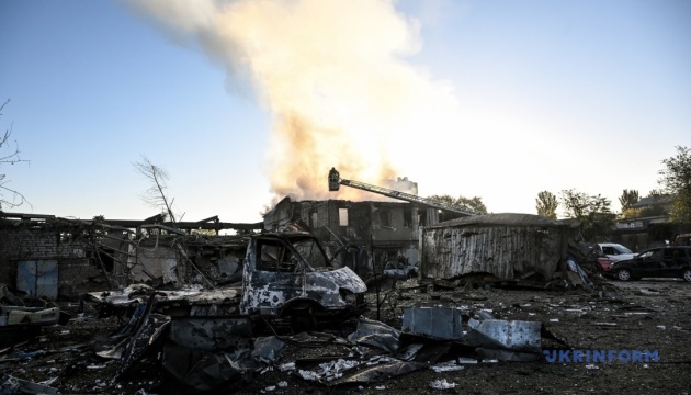Aumenta a tres el número de víctimas del ataque aéreo ruso sobre Zaporiyia