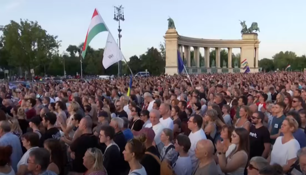 У Будапешті десятки тисяч людей вийшли на мітинг проти політики Орбана