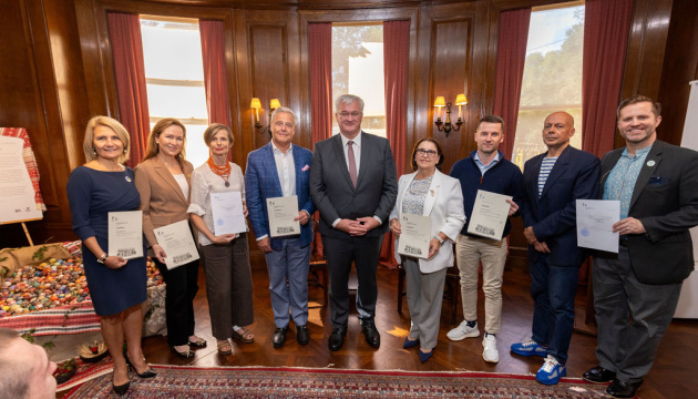 Сибіга зустрівся з українською громадою у Нью-Йорку та вручив відзнаки «Бурштинове серце»