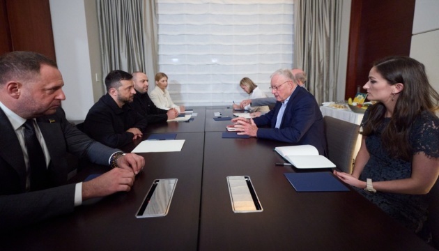 En visite à New York, Volodymyr Zelensky rencontre le général américain Keith Kellogg