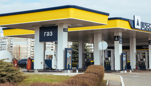 Бензин і дизпальне: які ціни на АЗС України 16 жовтня