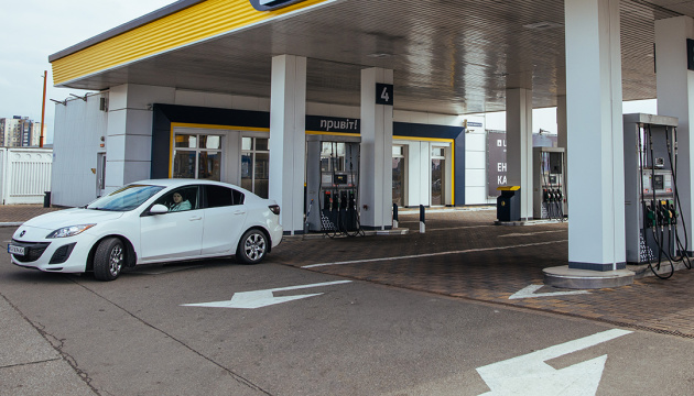 Бензин та інше пальне: ціни на АЗС України 26 вересня