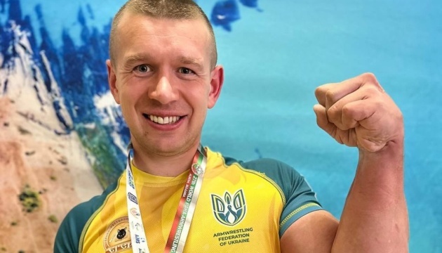 На чемпіонаті світу в Албені українські армрестлери виграли п'ять нагород