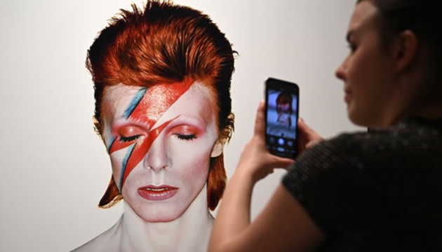 Aladdin Sane Девіда Боуї пустять з молотка - обкладинка альбому може стати найдорожчою в історії