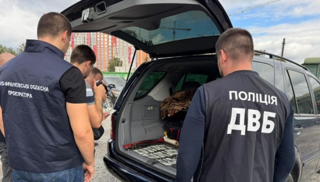 На Прикарпатті викрили керівника благодійного фонду, який вирішив «підзаробити» на ухилянтах