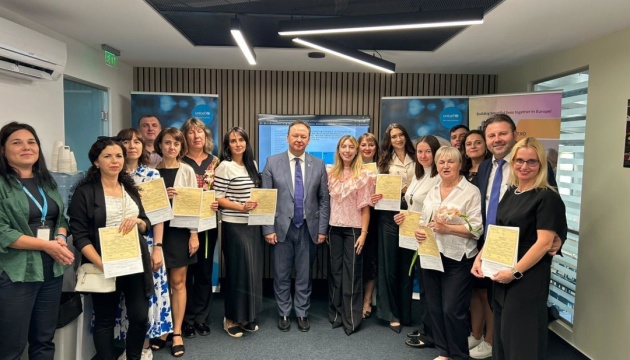 Українські вчителі в Румунії отримали кваліфікацію шкільних модераторів