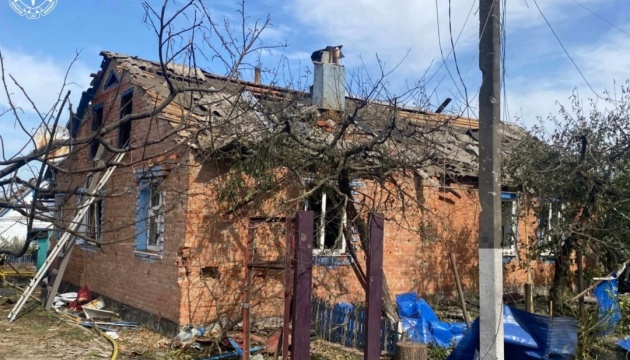 Russian airstrike hits village in Kharkiv region, woman injured