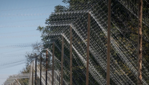 Ключові траси у прифронтових регіонах накриють захисними антидроновими сітками - Кулеба