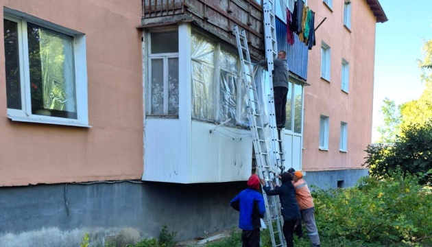 На Кіровоградщині у Помічній триває відновлення будинків після обстрілу РФ